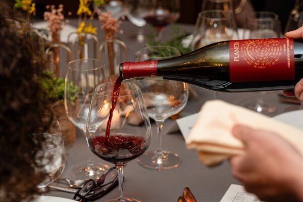 wine pouring at event 